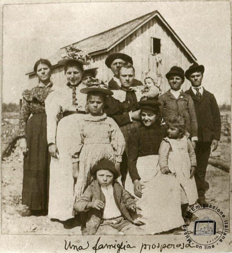 En Arkansas, a finales del siglo XIX, se produjeron los primeros asentamientos rurales de italianos. Tontitown fue fundada en 1898 por el padre Pietro Bandini, un misionero scalabriniano. Una familia próspera