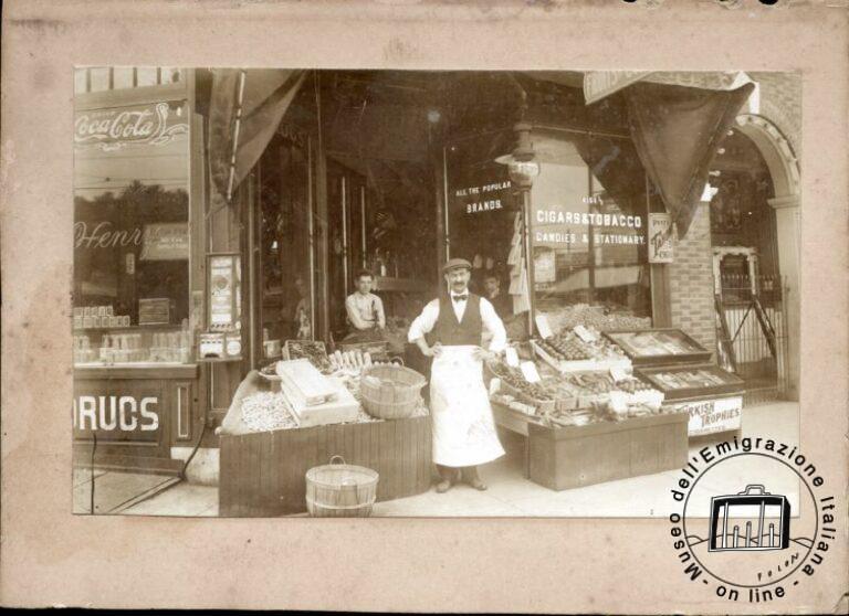 Estados Unidos, Pensilvania, Filadelfia, a comienzos de 1900. La tienda de Pietro Bonin