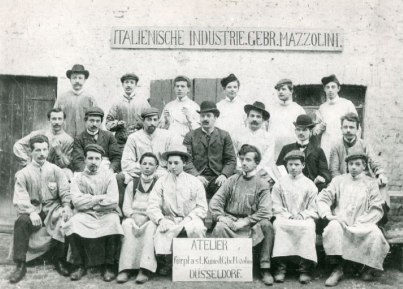 Alemania, Dusseldorf, alrededor de 1905. En la fábrica de estatuas sagradas de Adamo Mazzolini