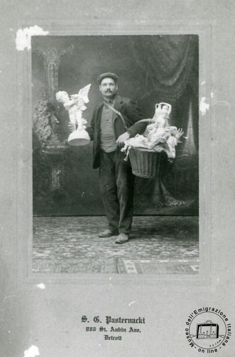 Un figurinaio con la sua cesta