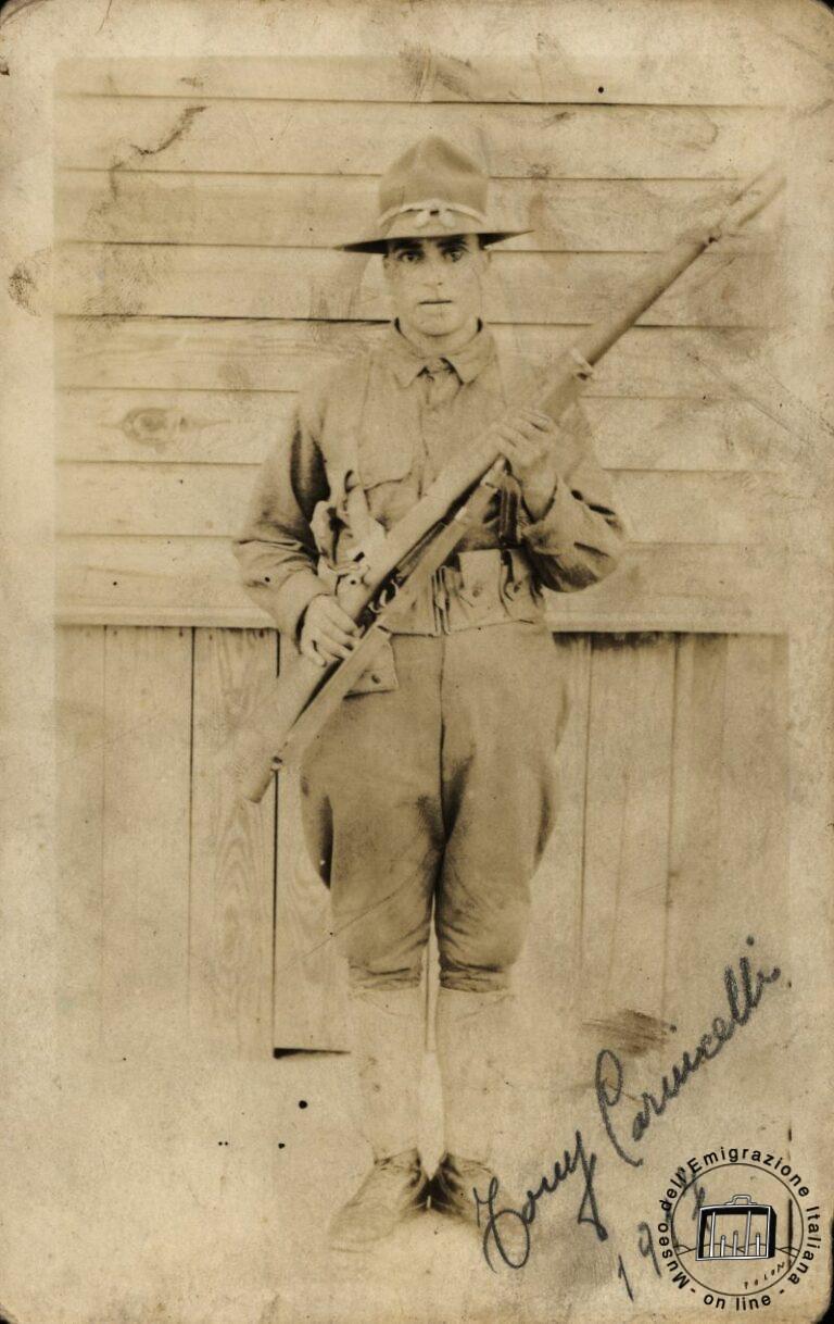 USA, 1917. Toni Carnicelli, de origen toscano, soldado en el ejército americano