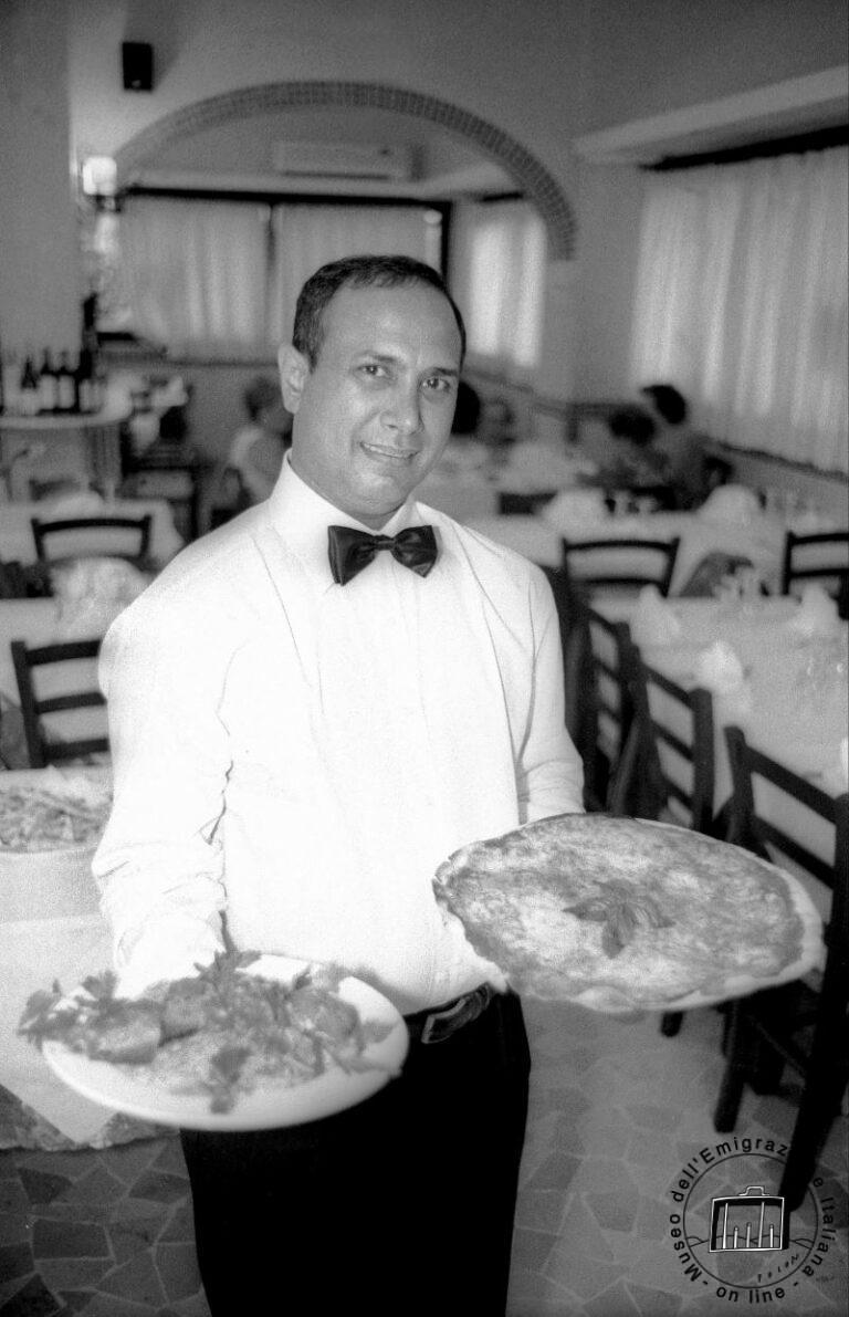 A waiter (Photographer Stefano Montesi)